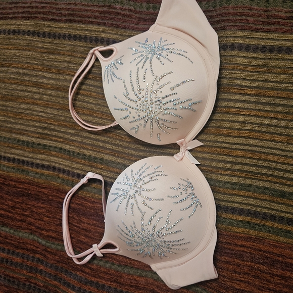 34D Limited Edition VS Fireworks Bra EUC - Picture 4 of 4